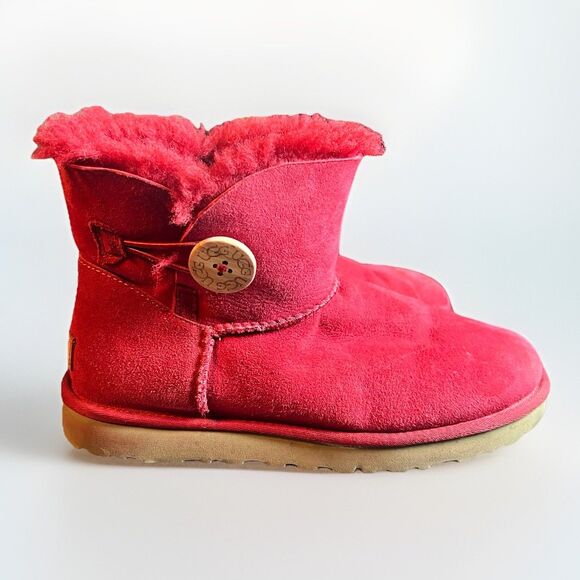 Ugg Mini Bailey Button Women’s 9 Red Classic Outdoor Winter Fur Suede Boots - Picture 1 of 6